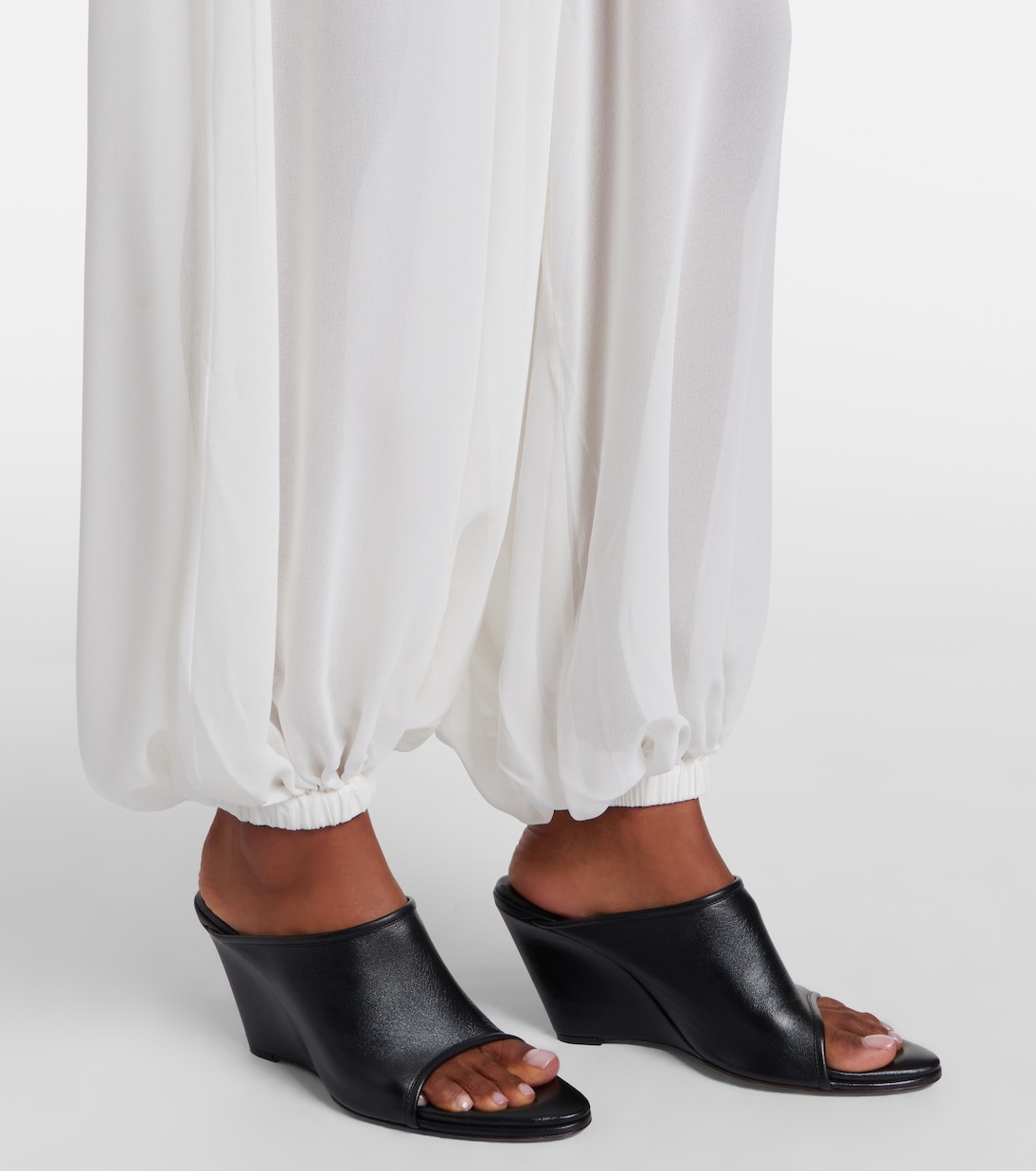 Pantalon ballon Mio en crêpe transparent | The Frankie Shop