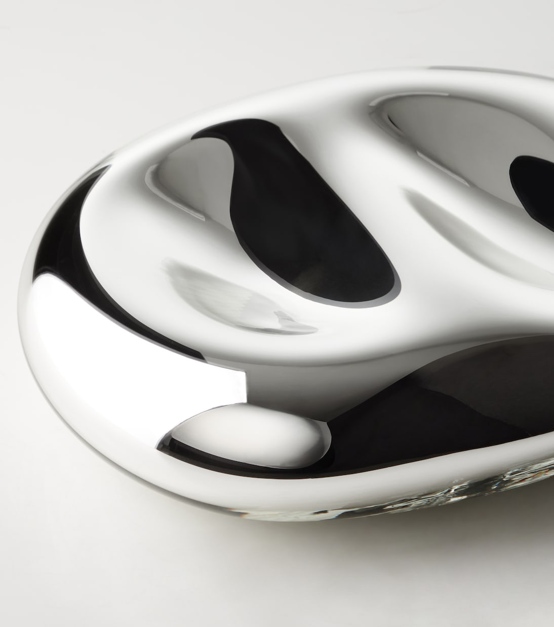 Large mirrored decorative object | Milena Kling