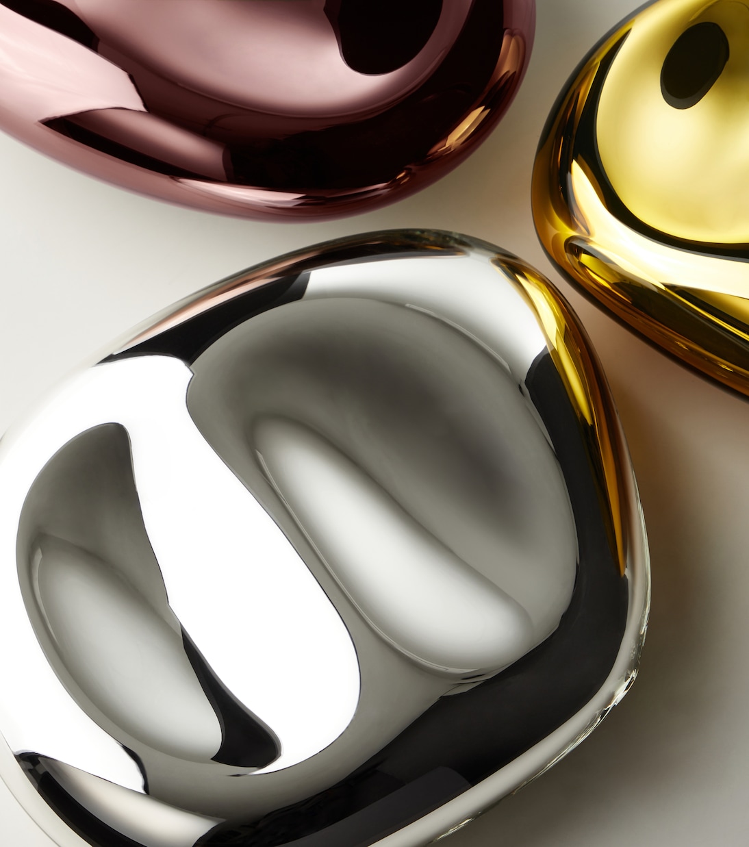 Large mirrored decorative object | Milena Kling