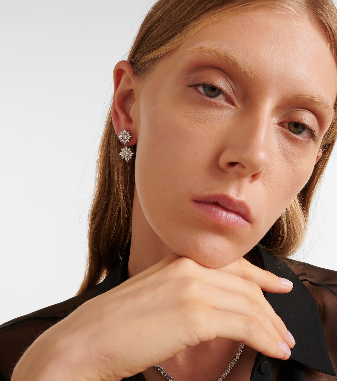 أقراط للأذن من الذهب الأبيض 18 قيراط مع ألماس  | Suzanne Kalan