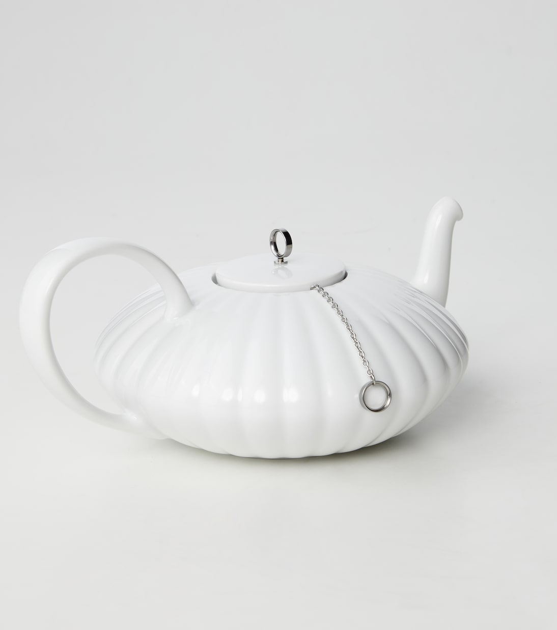 Bernadotte porcelain teapot by Sigvard Bernadotte | Georg Jensen
