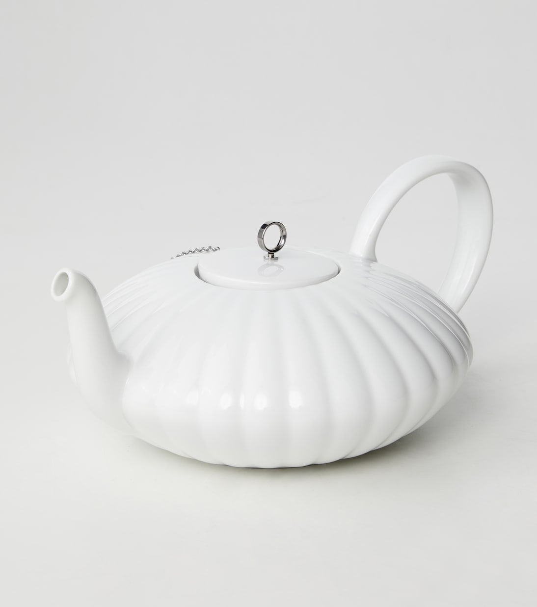 Bernadotte porcelain teapot by Sigvard Bernadotte | Georg Jensen