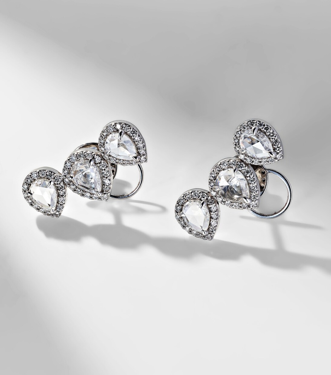 Orecchini Kanika in oro bianco 18kt con diamanti | Kamyen