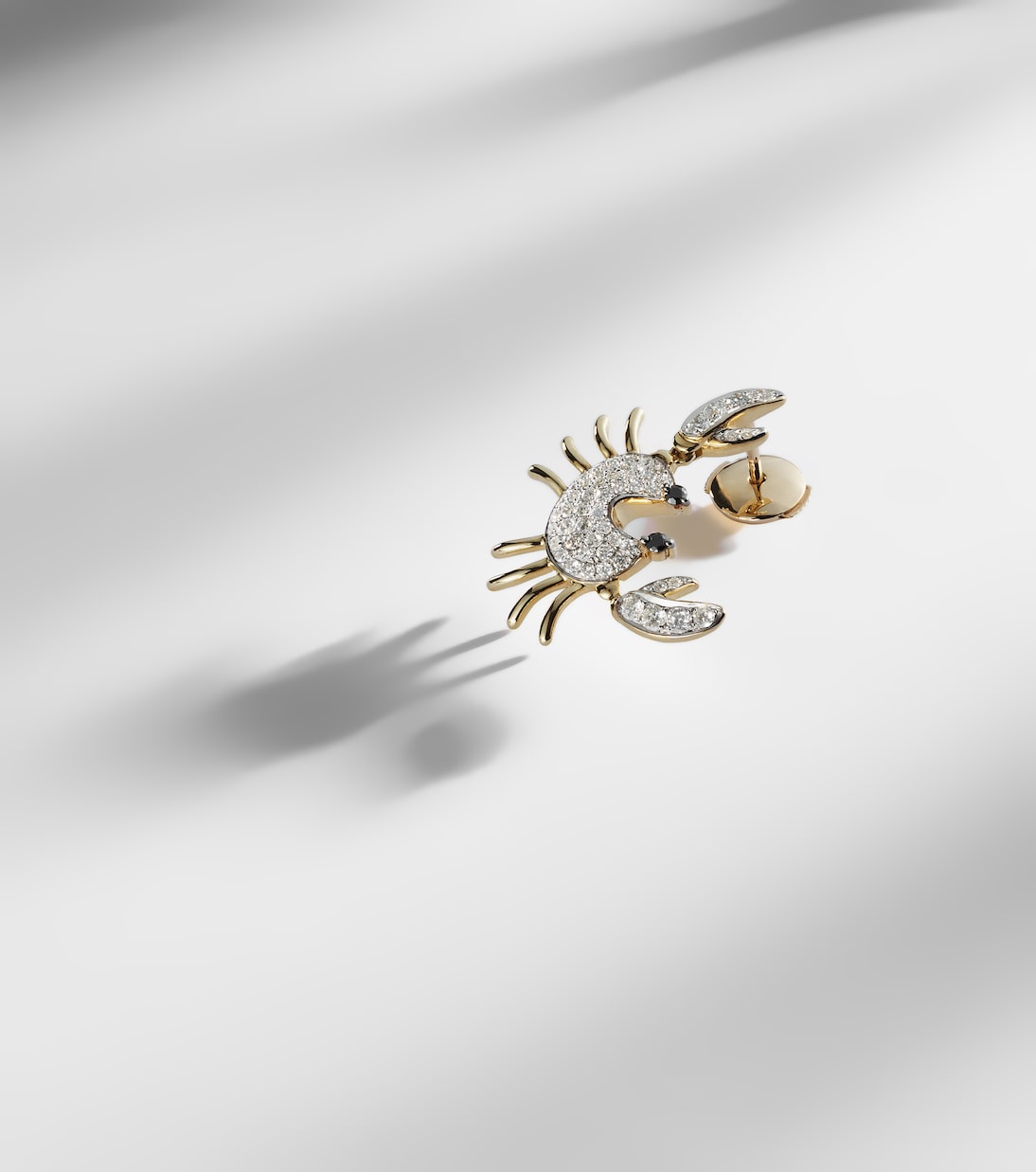 Boucle d’oreille unique Crustacé en or 9 ct et diamants | Yvonne Léon