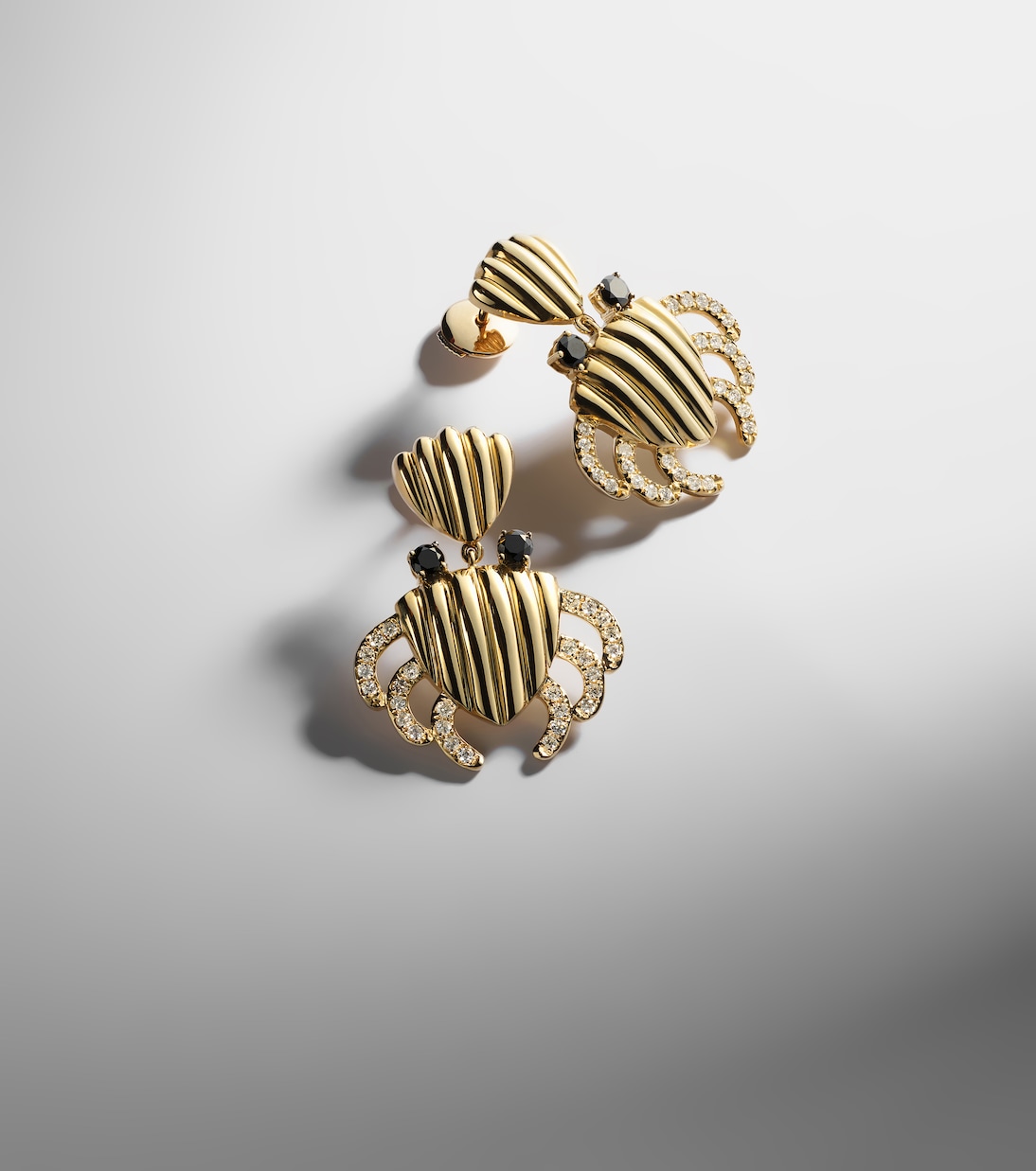 Orecchini Crabe Coquillage in oro 9kt con diamanti | Yvonne Léon