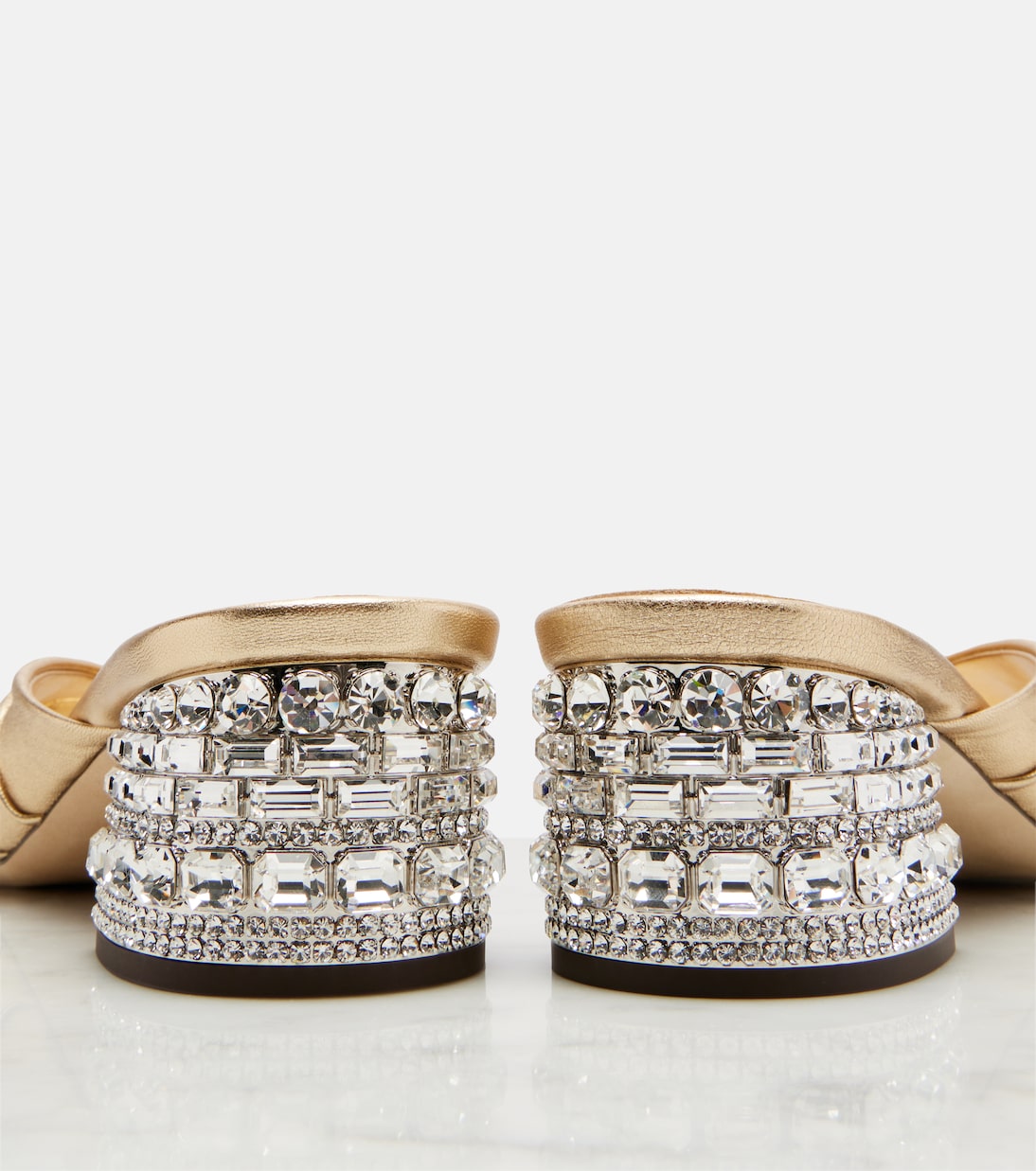 Pantoletten Mala aus Metallic-Leder mit Kristallen | Jimmy Choo