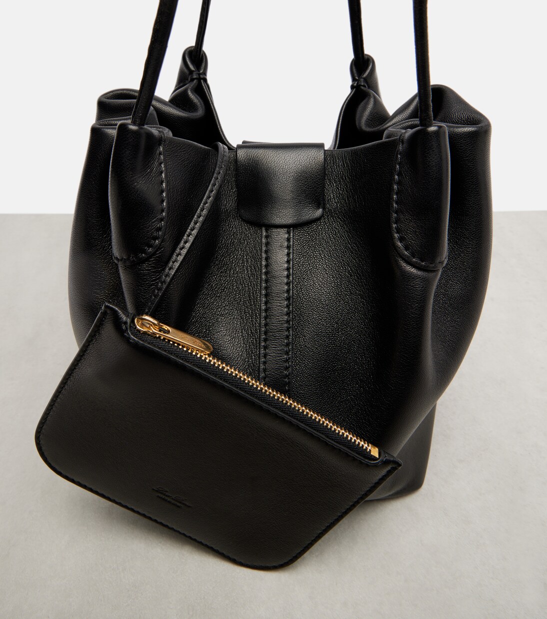 Bucket-Bag Bale Softy Small aus Leder | Loro Piana