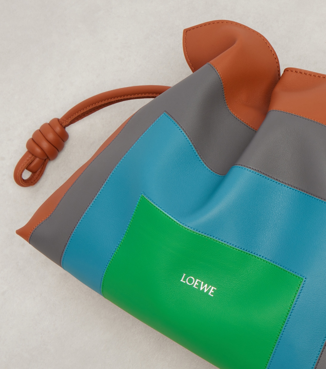 Pochette Albers Flamenco Medium en cuir | Loewe