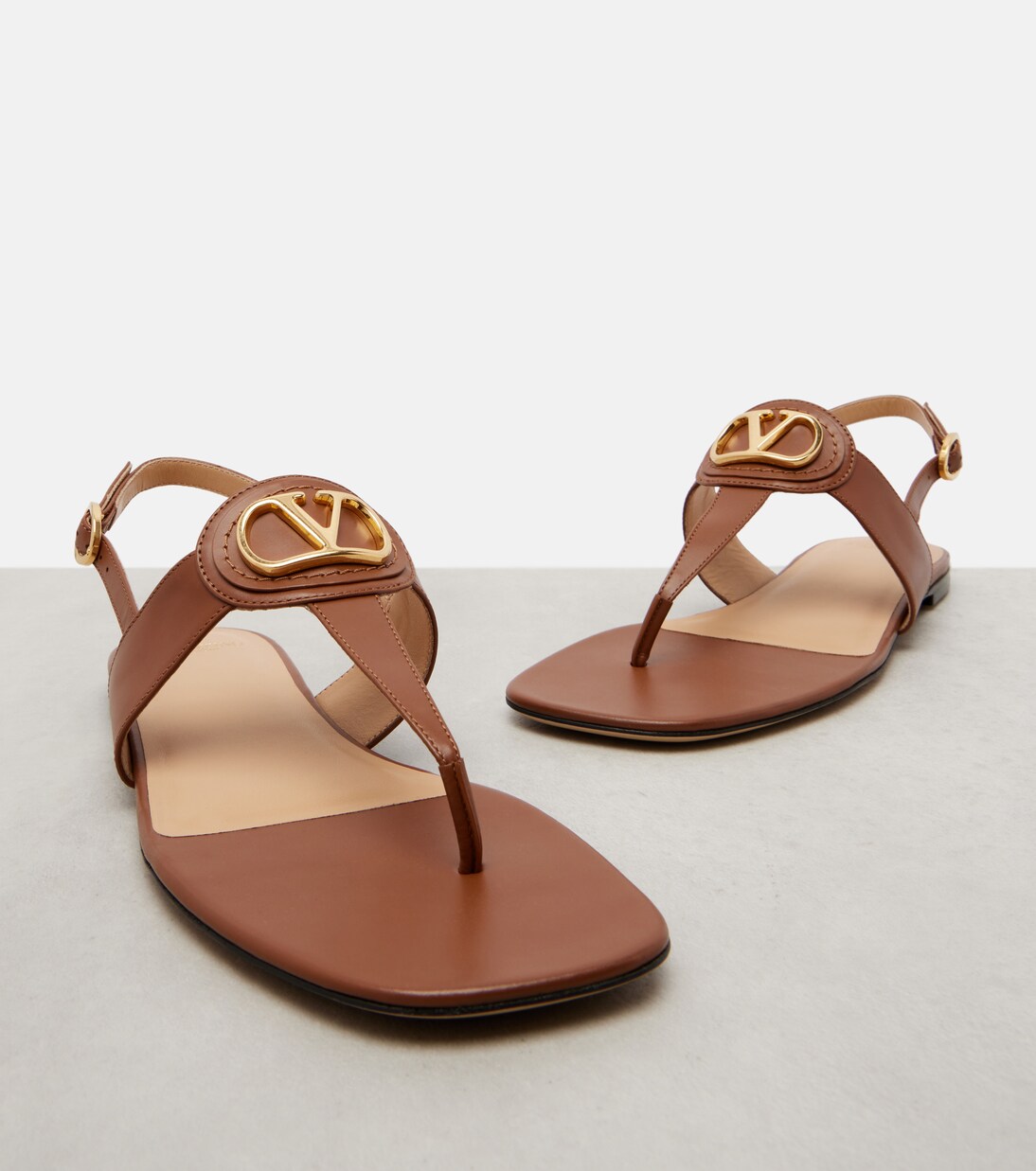 VLogo Signature leather thong sandals | Valentino Garavani