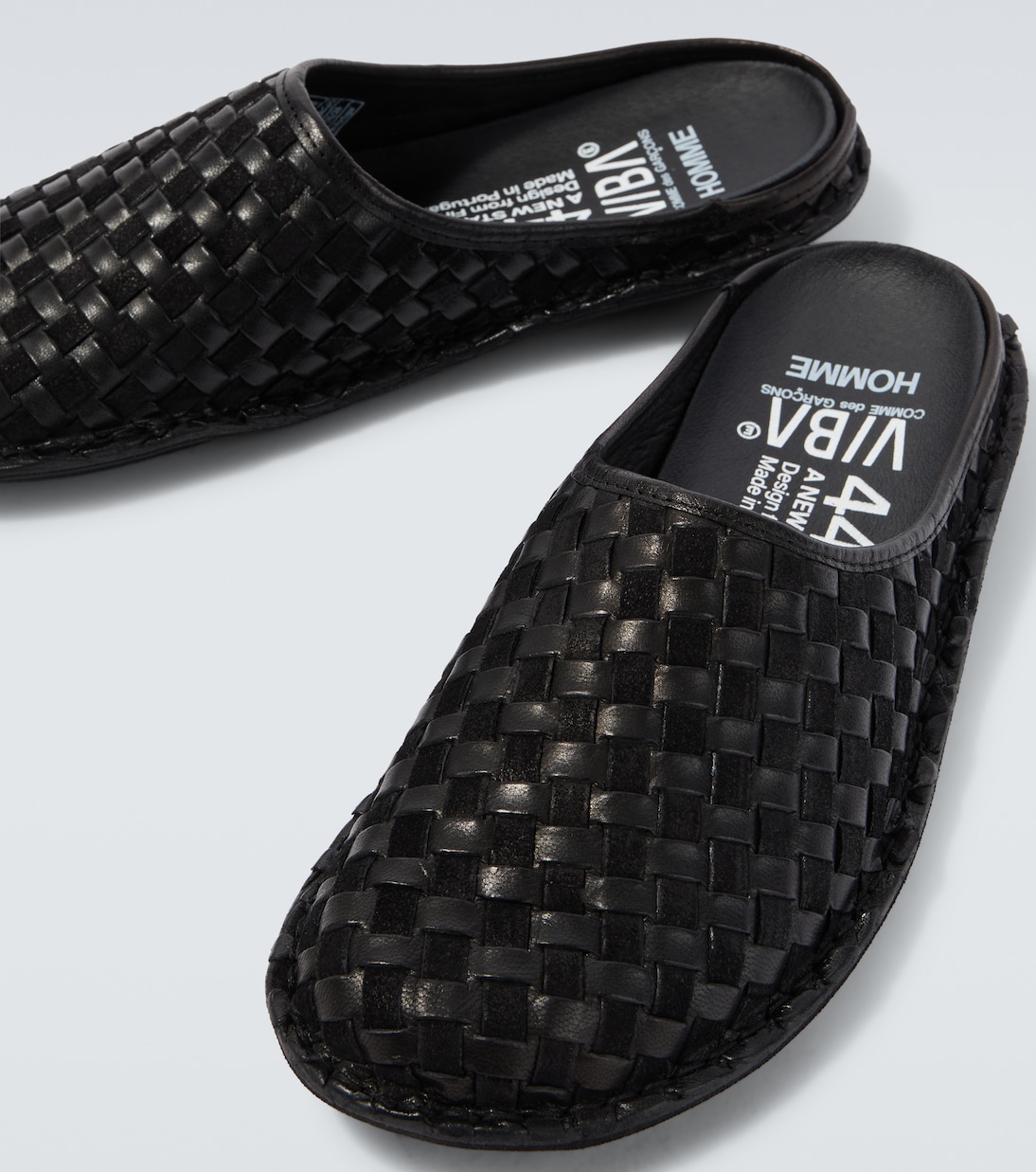 x VIBAe - Mules in pelle e suede | Comme des Garçons Homme