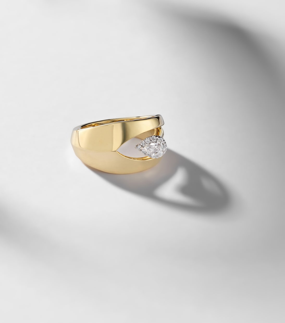 18kt gold ring with diamonds | Yeprem