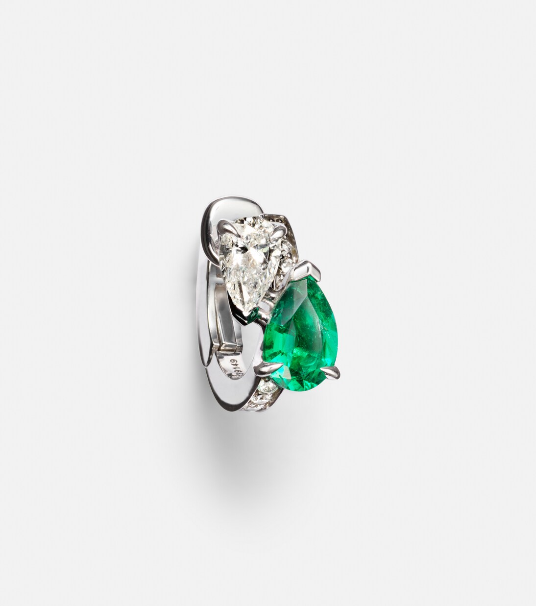 Serti sur Vide 18kt white gold single earring with diamonds and emerald | Repossi