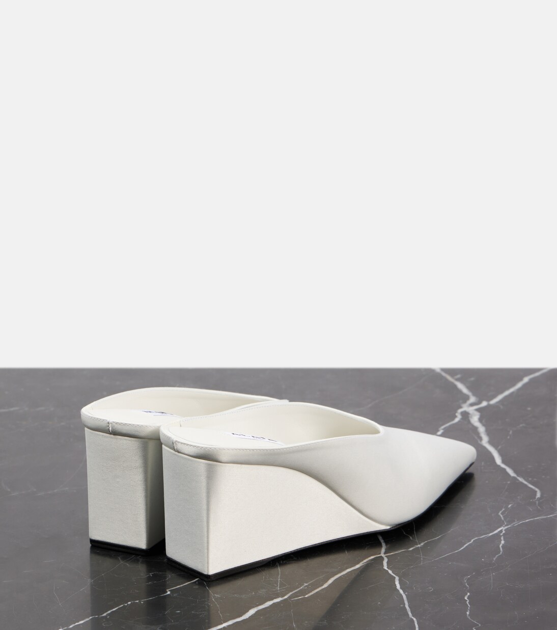 Wedges Cube Pointy 75 aus Satin | Alaïa