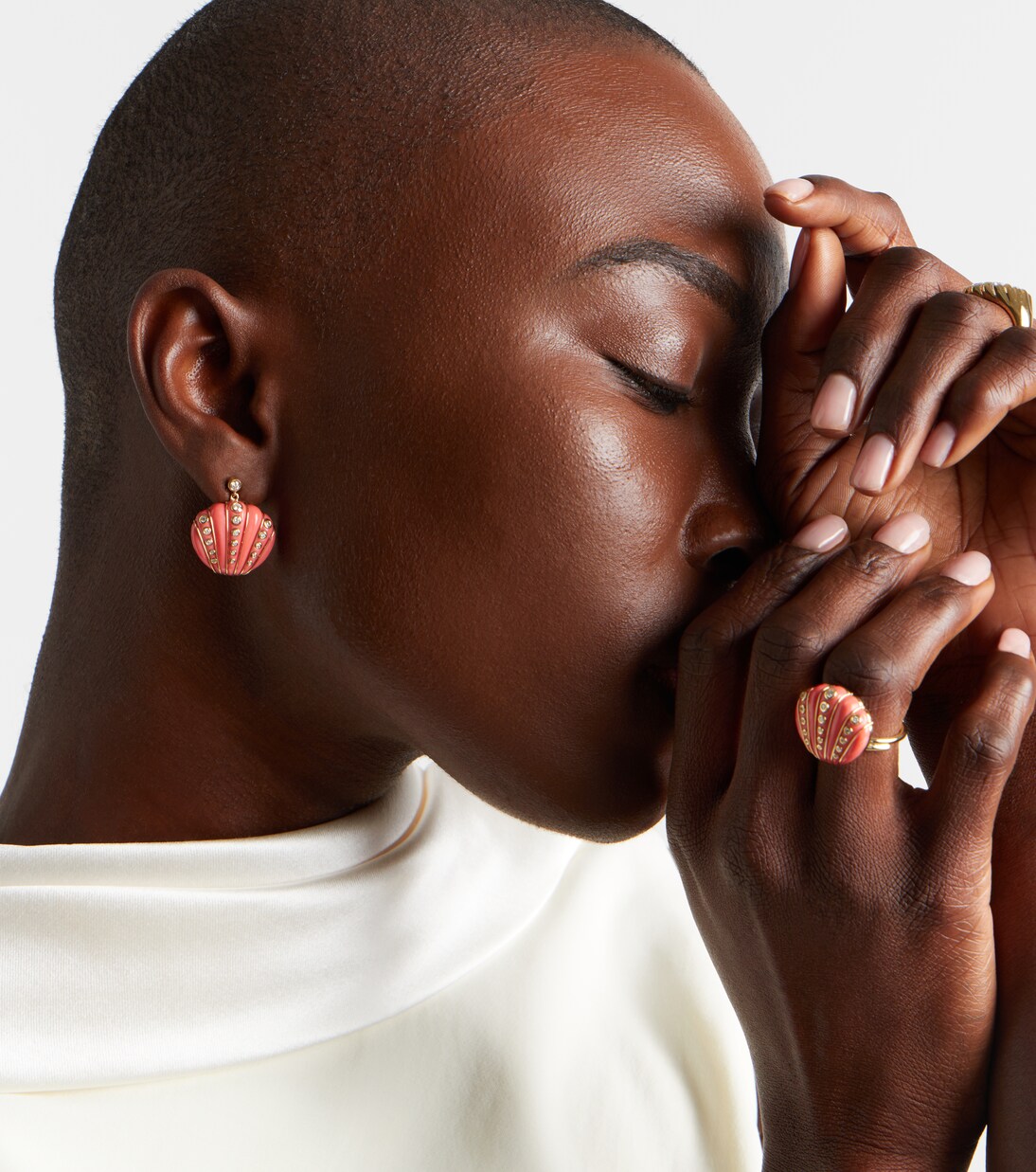 Boucles d’oreilles Coquillage Corail en or 9 ct et diamants | Yvonne Léon