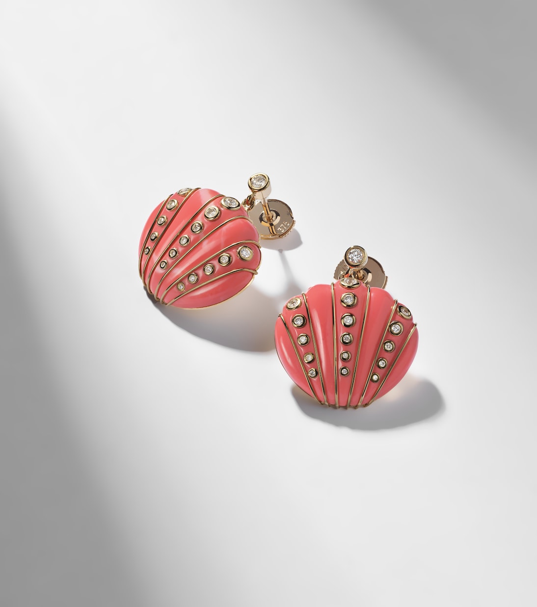 Boucles d’oreilles Coquillage Corail en or 9 ct et diamants | Yvonne Léon