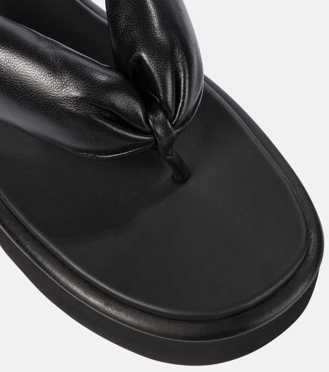 صندل بصباع من الجلد | Miu Miu