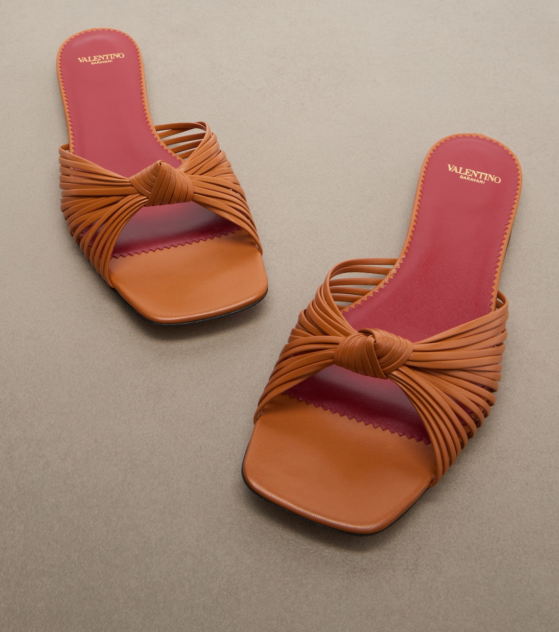 Pantoletten Annet aus Leder | Valentino Garavani