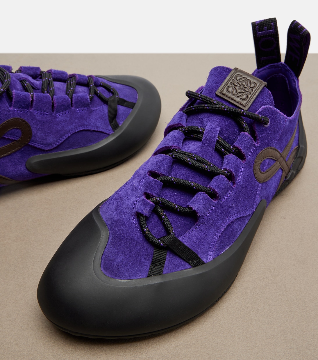 Sneakers Grip Anagram aus Veloursleder | Loewe