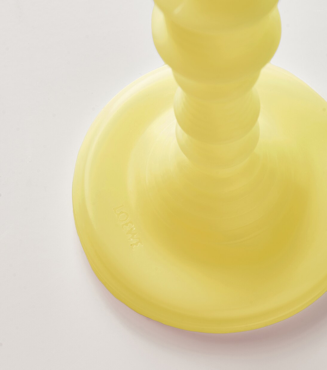 Honeysuckle scented candle | Loewe Home Scents