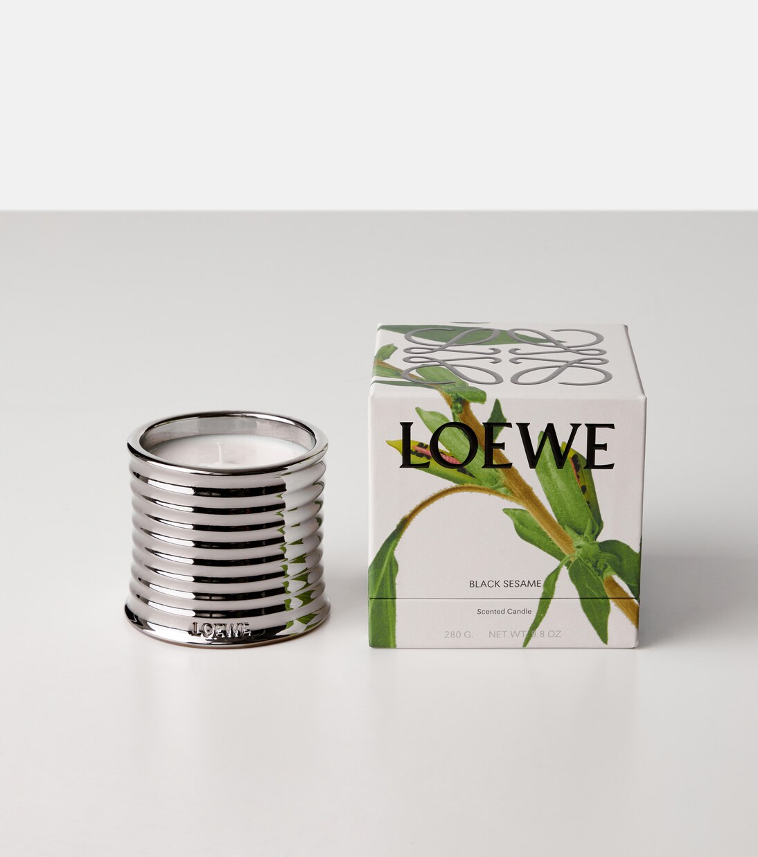 Black Sesame Medium scented candle | Loewe Home Scents