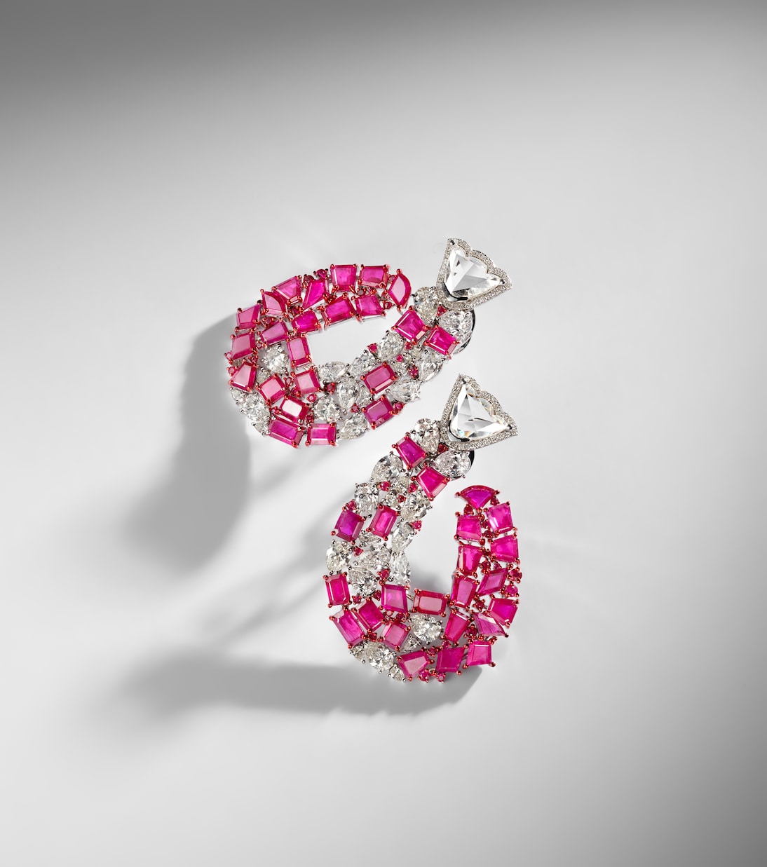 Boucles d’oreilles en or blanc 18 ct, rubis et de diamants | Kamyen