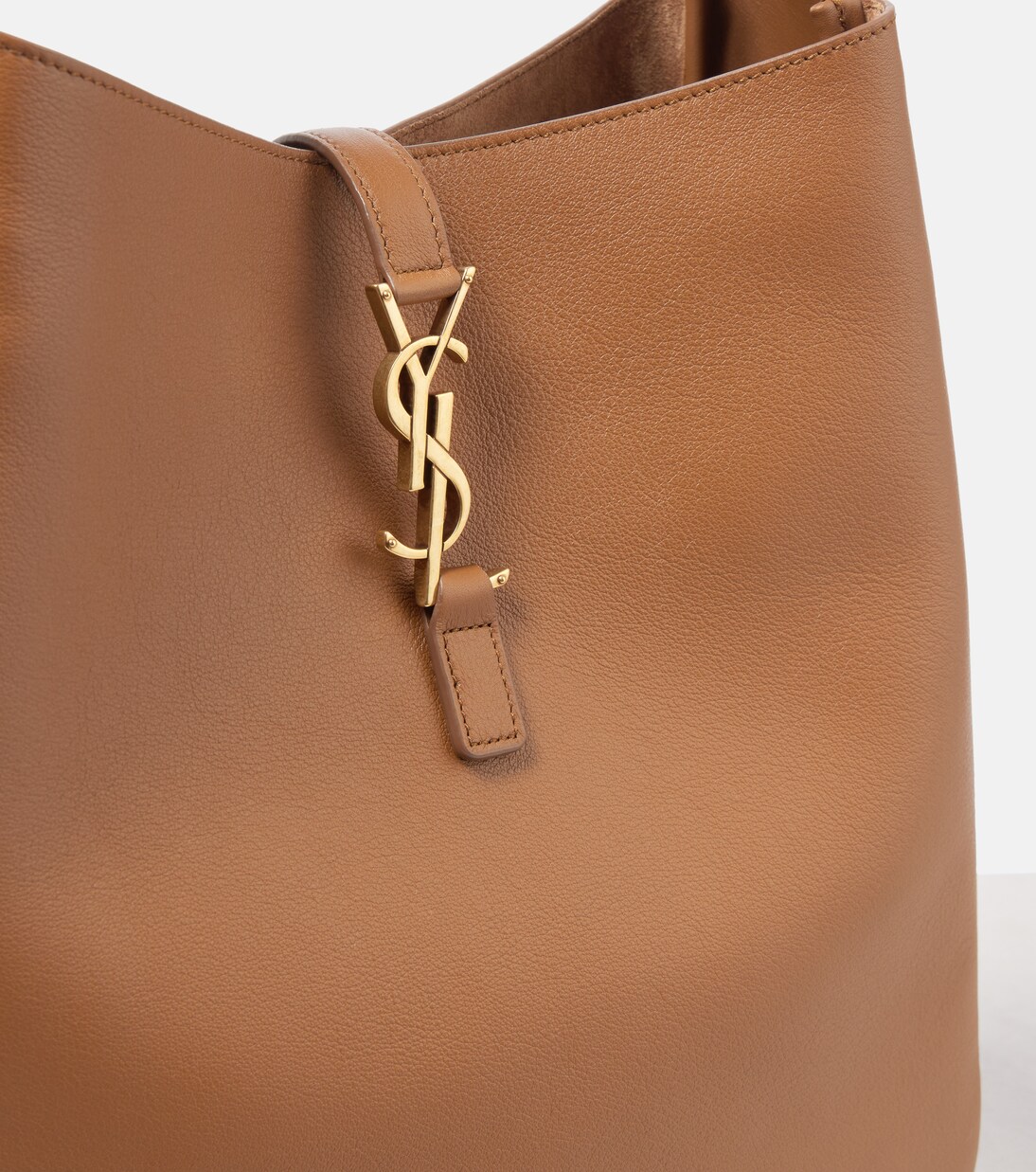 Le 5 à 7 Supple Large leather shoulder bag | Saint Laurent