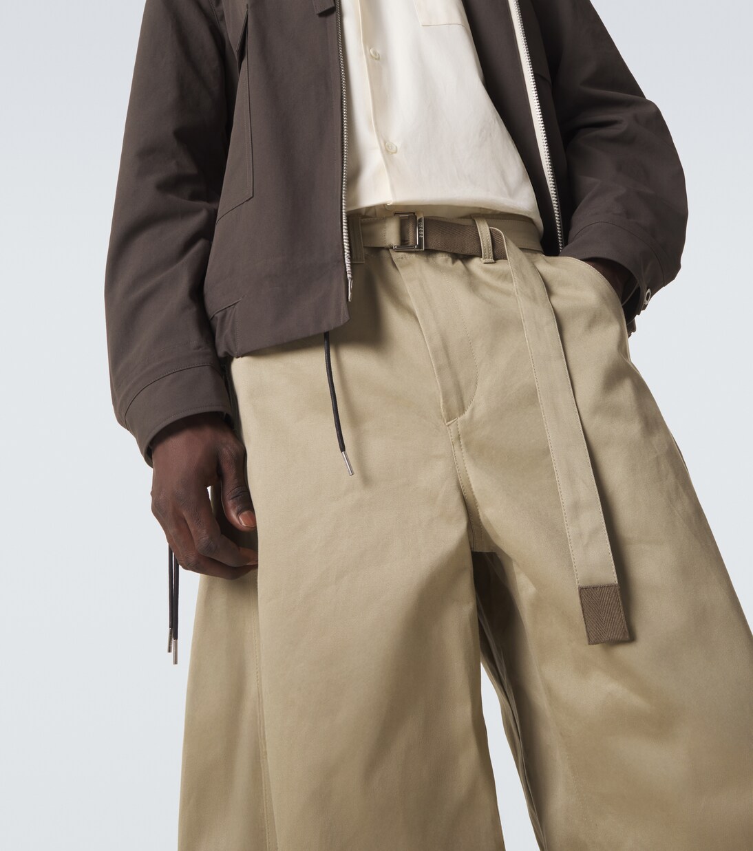 Pantalones barrel de algodón con cinturón | Sacai