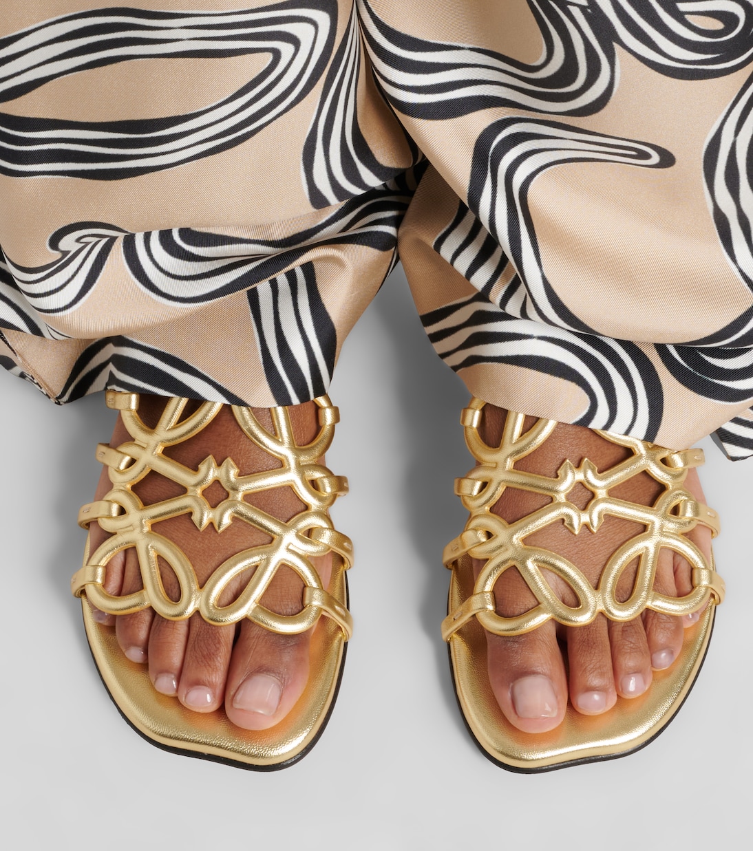 Paula's Ibiza Petal Anagram leather slides | Loewe