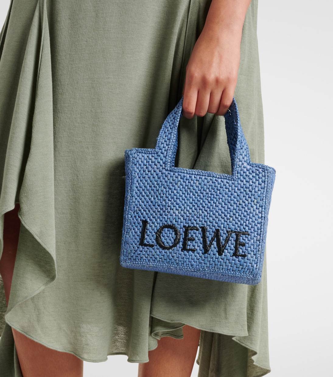 Paula's Ibiza Shopper Mini aus Raffiabast | Loewe