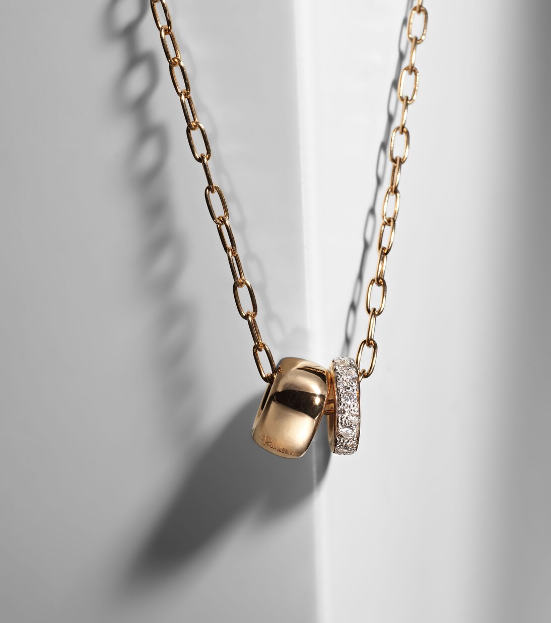 Iconica 18kt gold necklace with diamonds | Pomellato