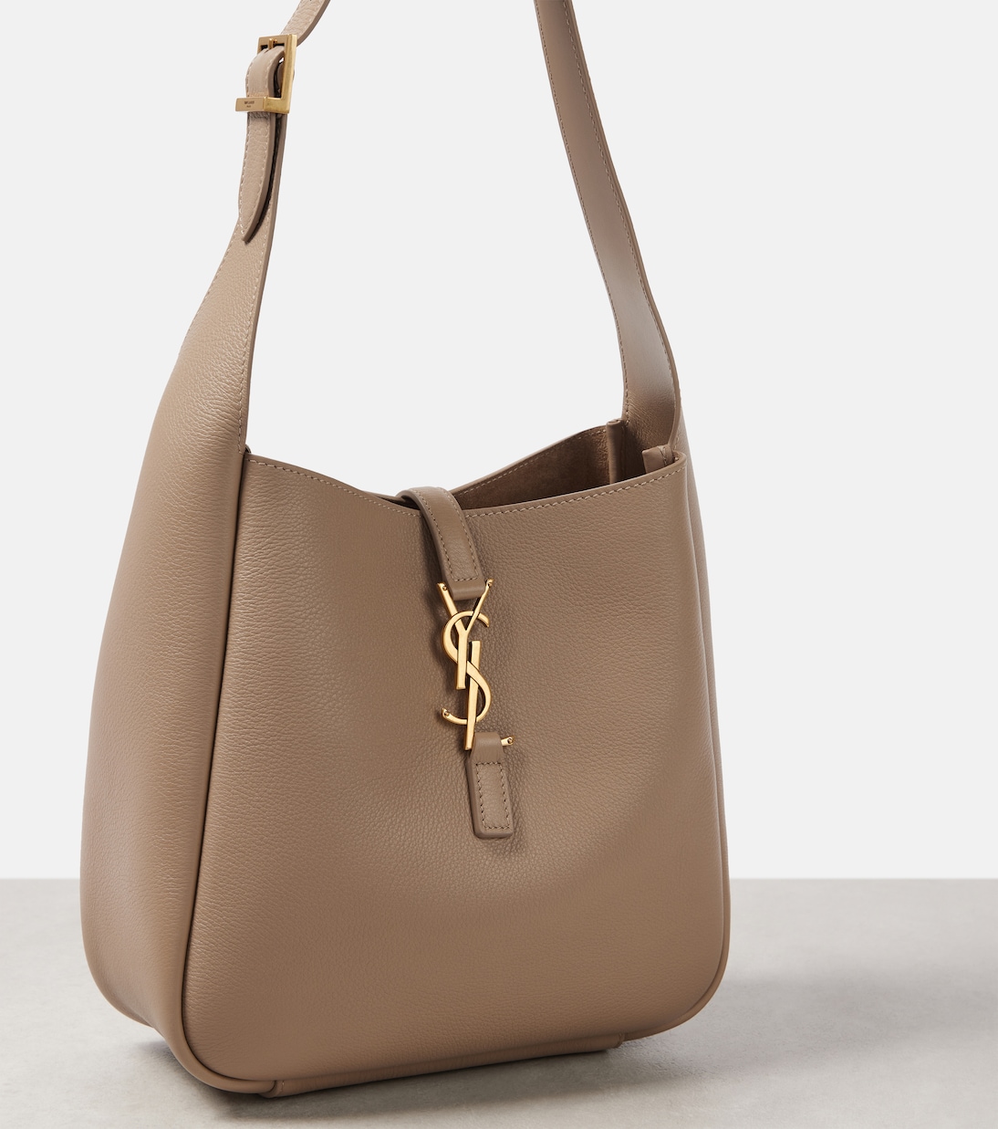 Le 5 à 7 Small leather shoulder bag | Saint Laurent