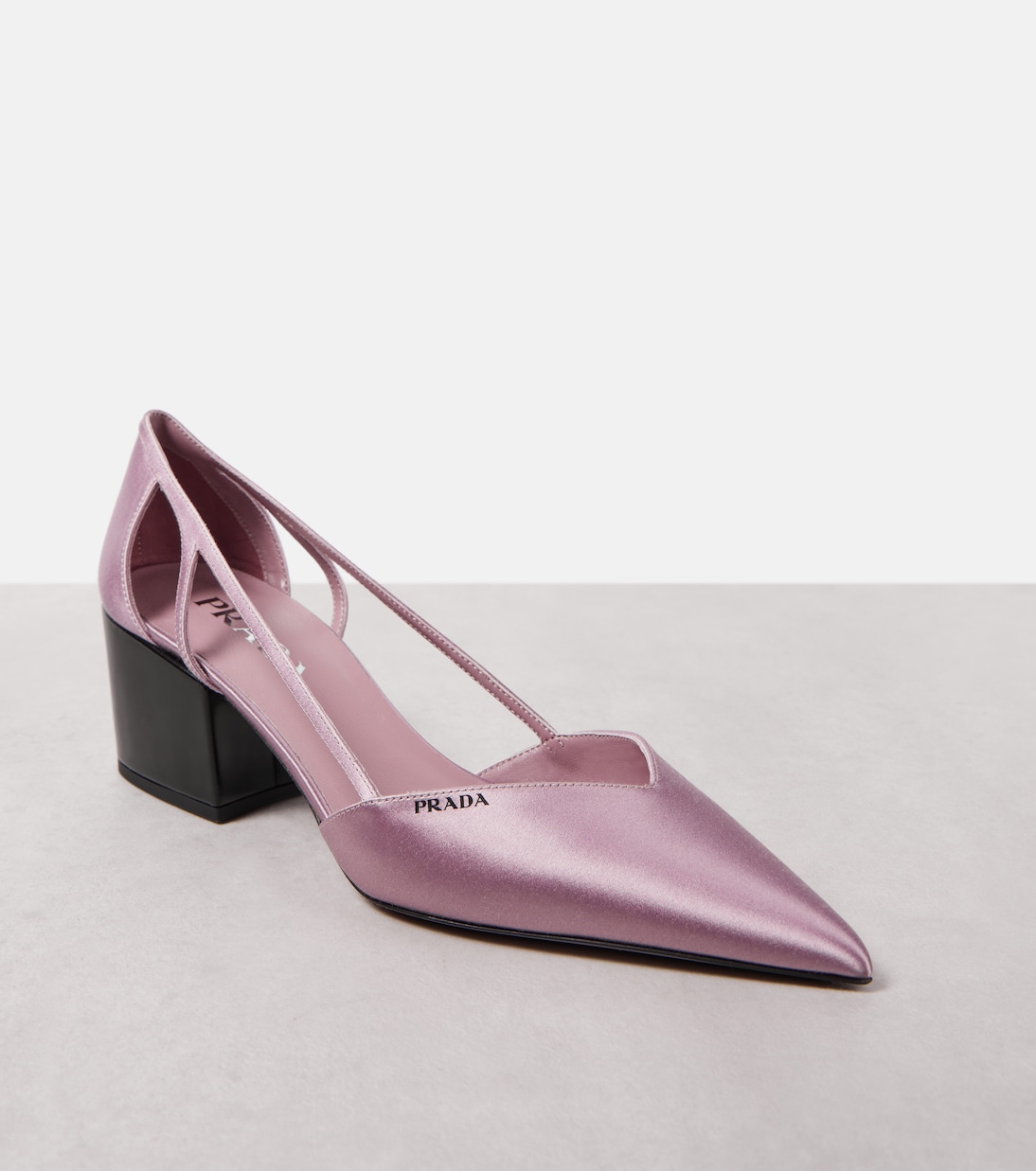 Pumps in raso con cut-out | Prada