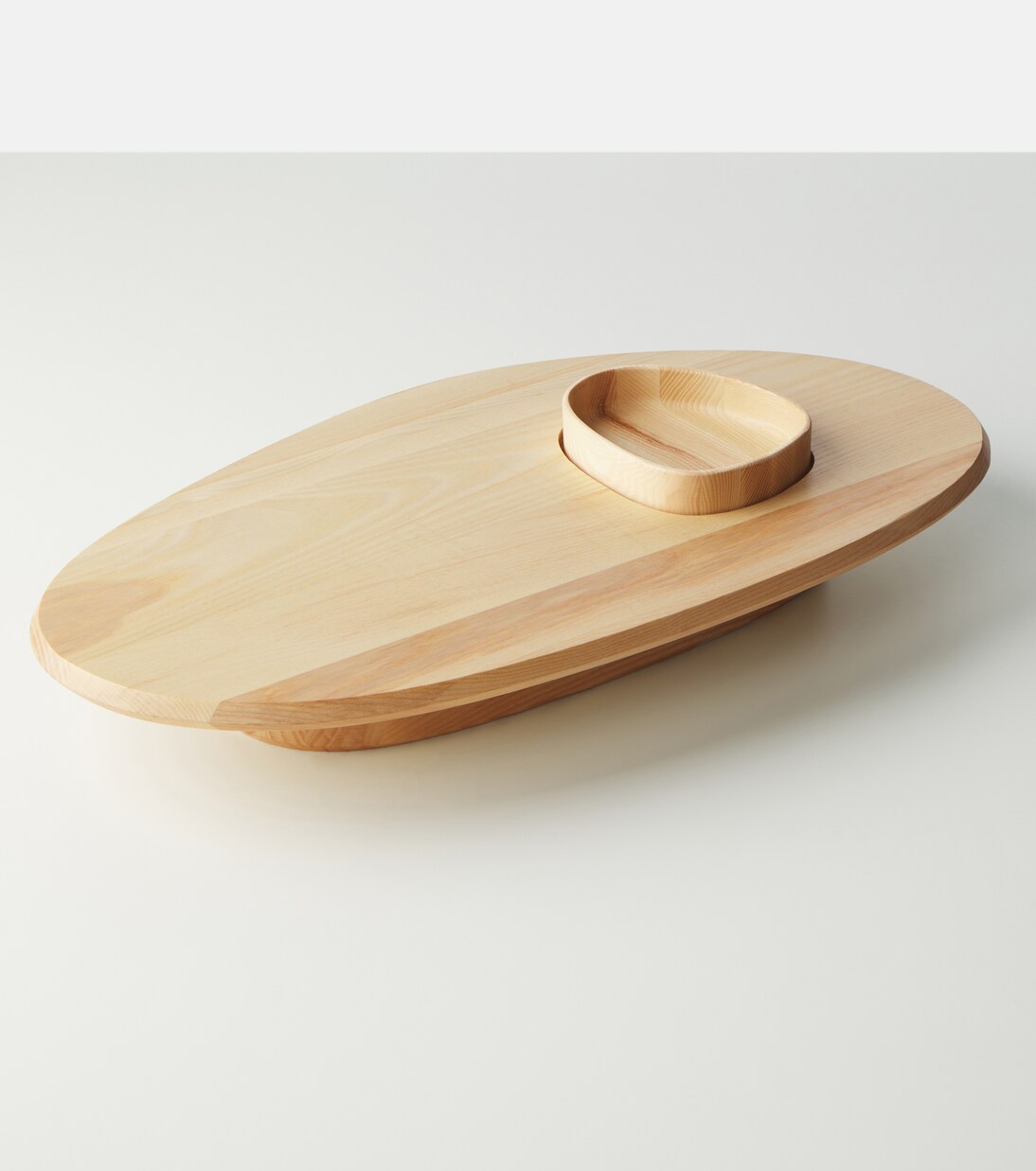Dune wooden platter and bowl by Kelly Wearstler | Serax