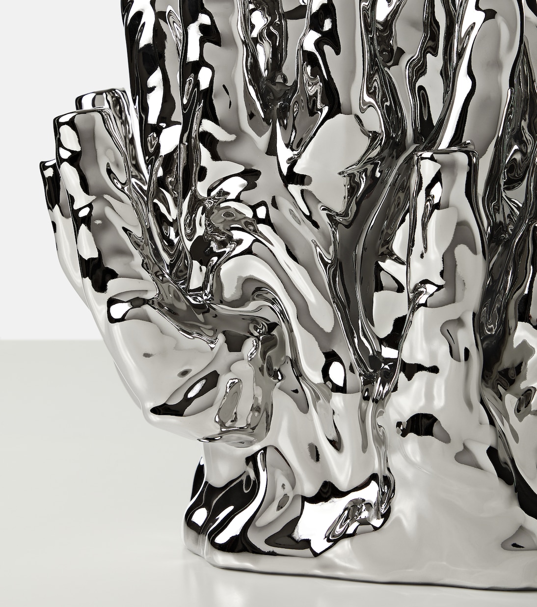 Coral porcelain vase by Norman Trapman | Polspotten