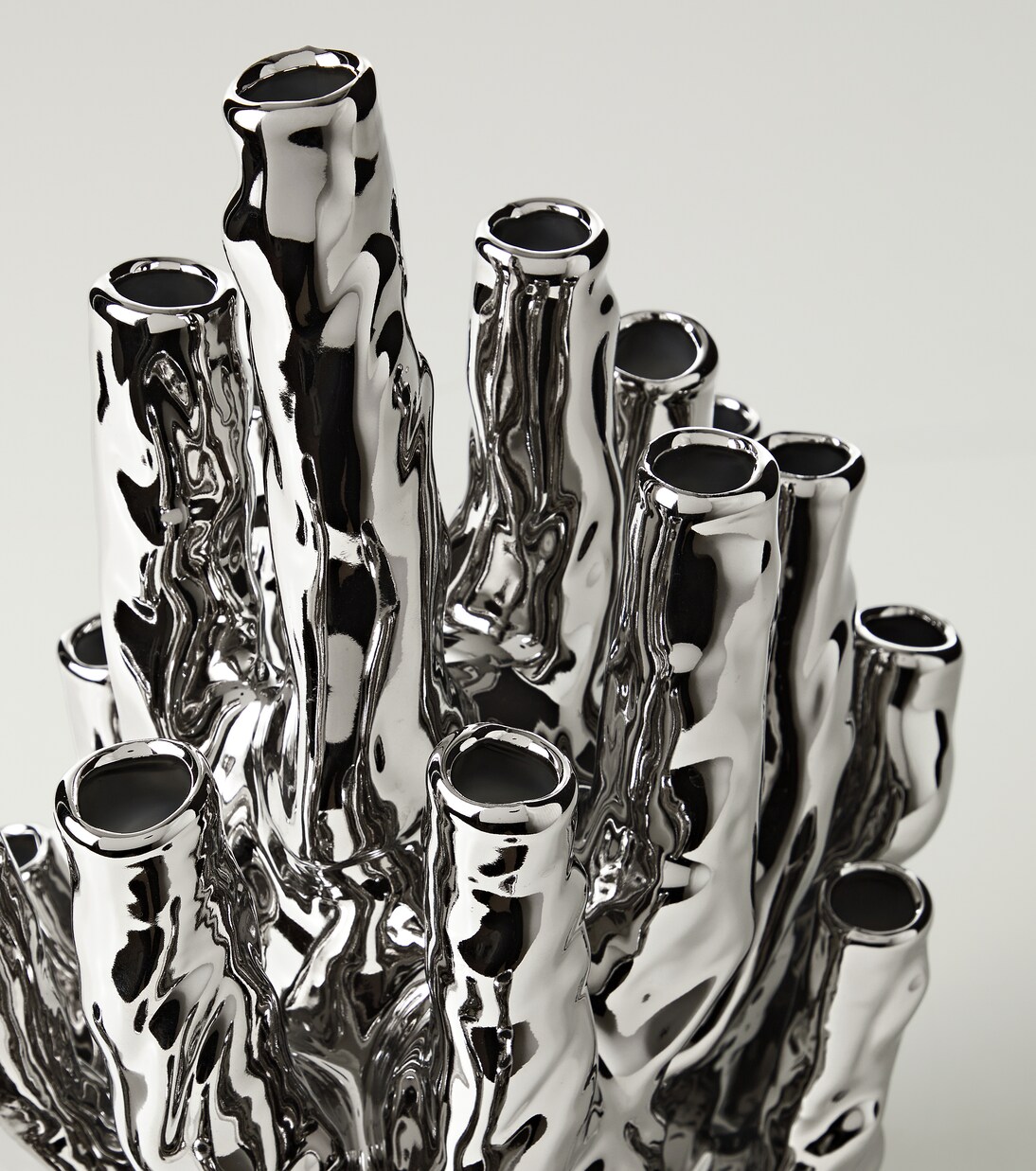 Coral porcelain vase by Norman Trapman | Polspotten