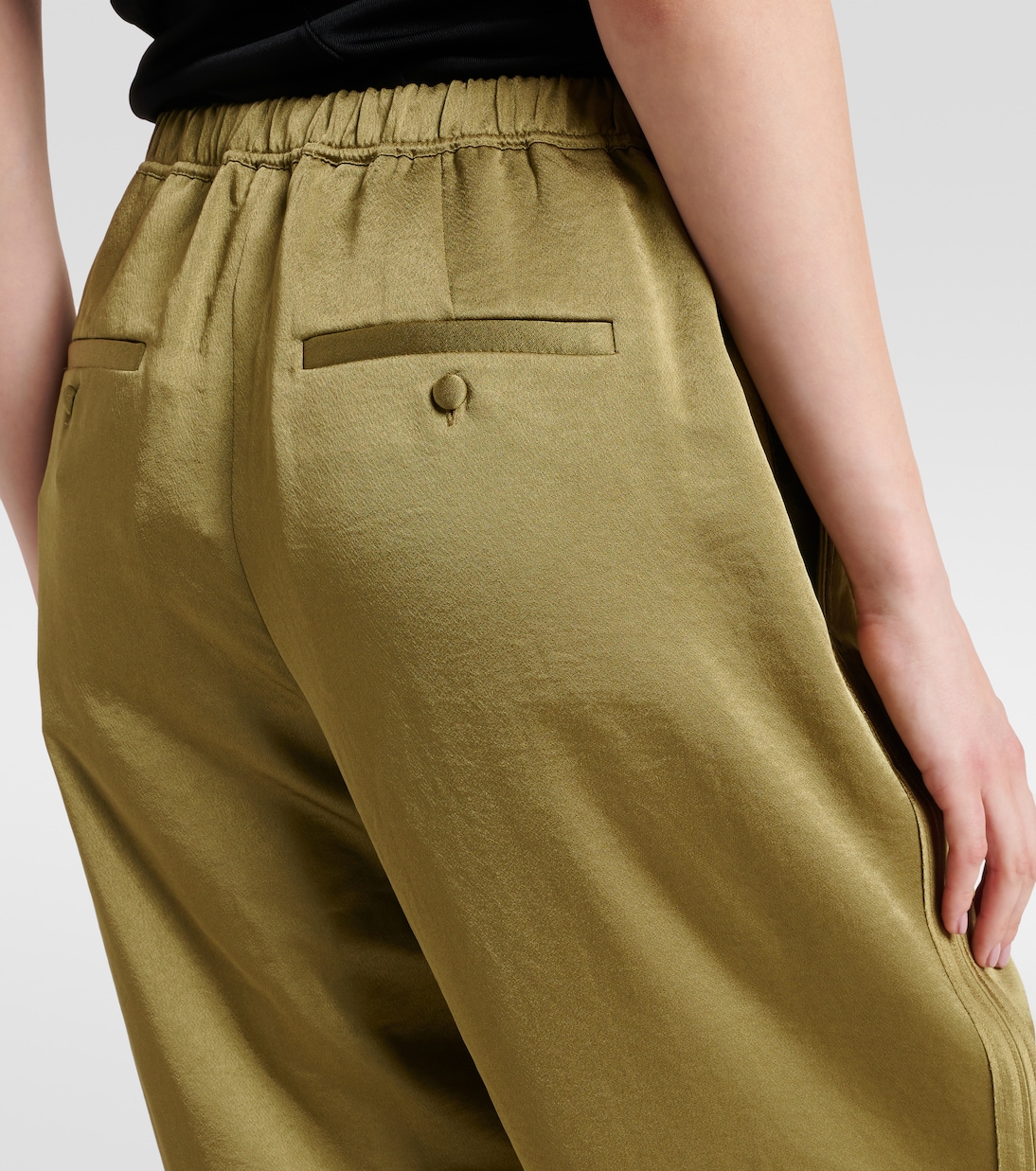 Pantalon ample à taille basse en satin | Vince