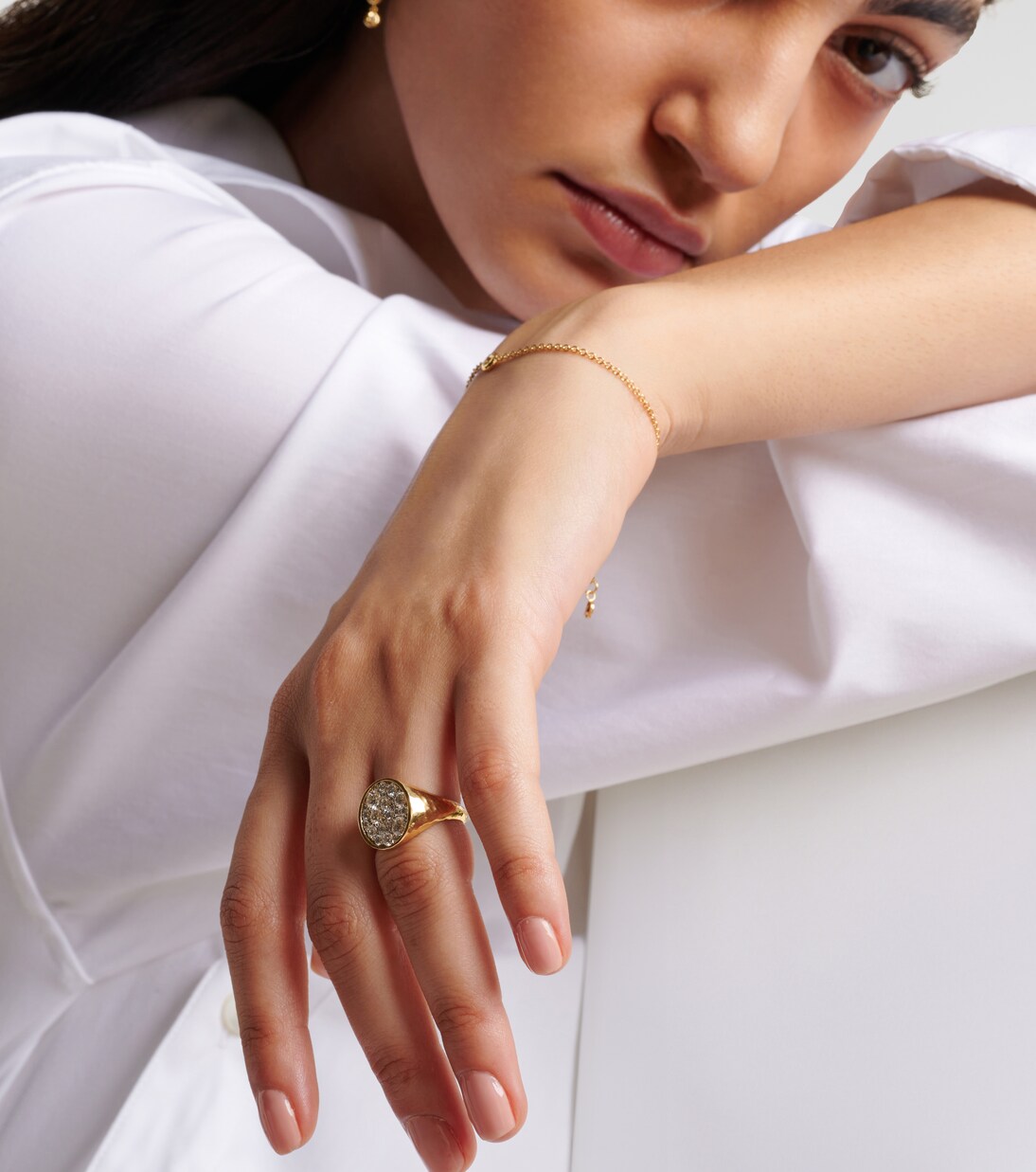 Ring Octavia Signet aus 18kt Gelbgold mit Diamanten | Octavia Elizabeth