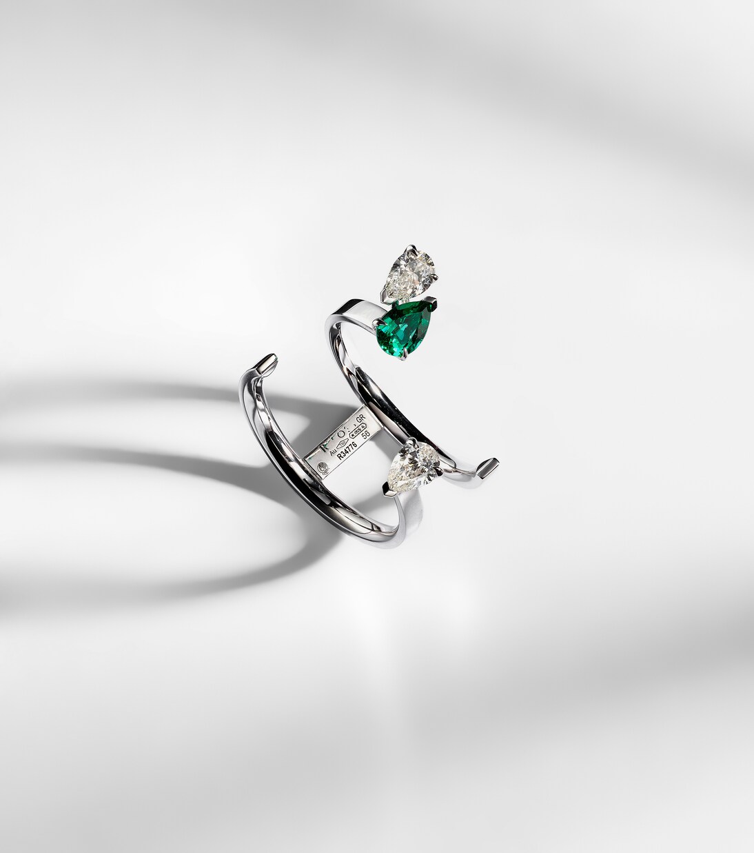 Bague Serti Sur Vide en or blanc 18 ct, diamants et émeraude | Repossi