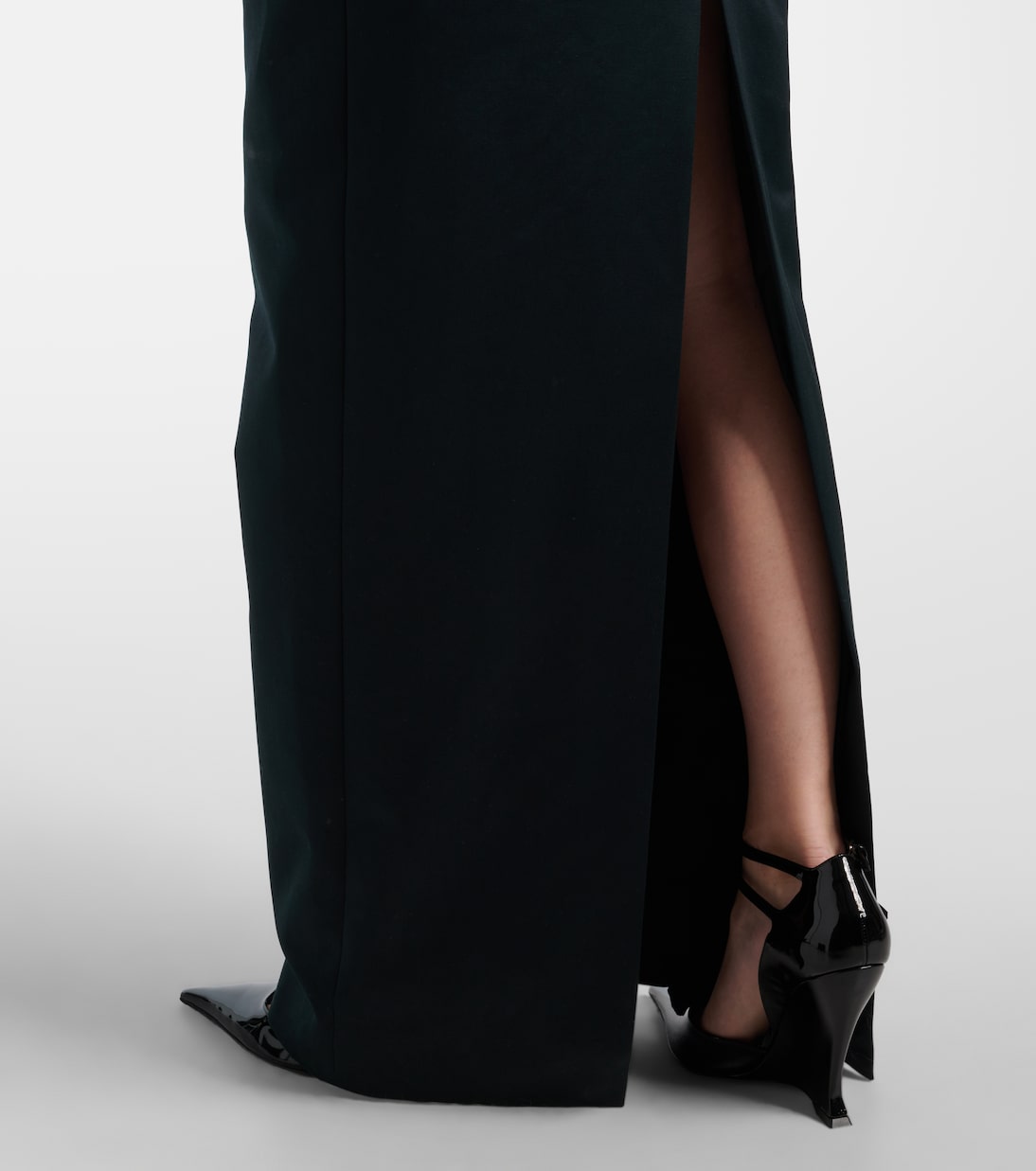 Bustier-Robe aus Satin mit Häkelstrick | Magda Butrym