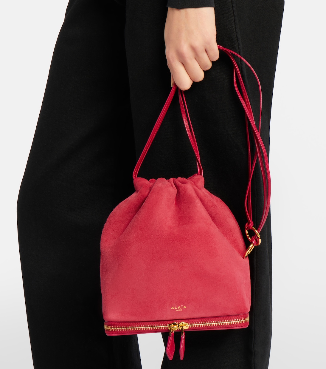 Bucket Bag Le Pochon aus Veloursleder | Alaïa