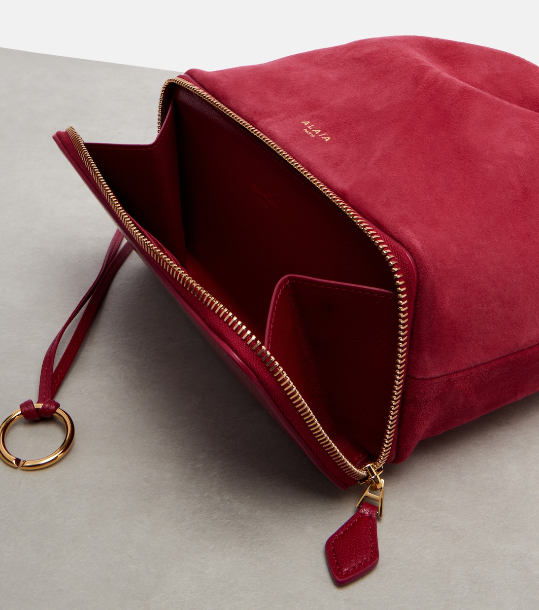 Bucket Bag Le Pochon aus Veloursleder | Alaïa