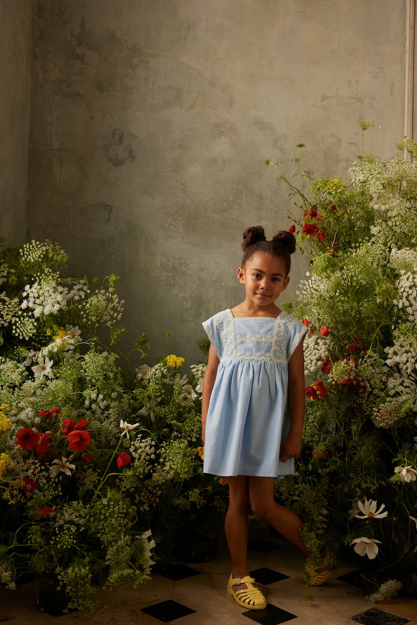 Besticktes Kleid Briska aus Baumwolle | Louise Misha