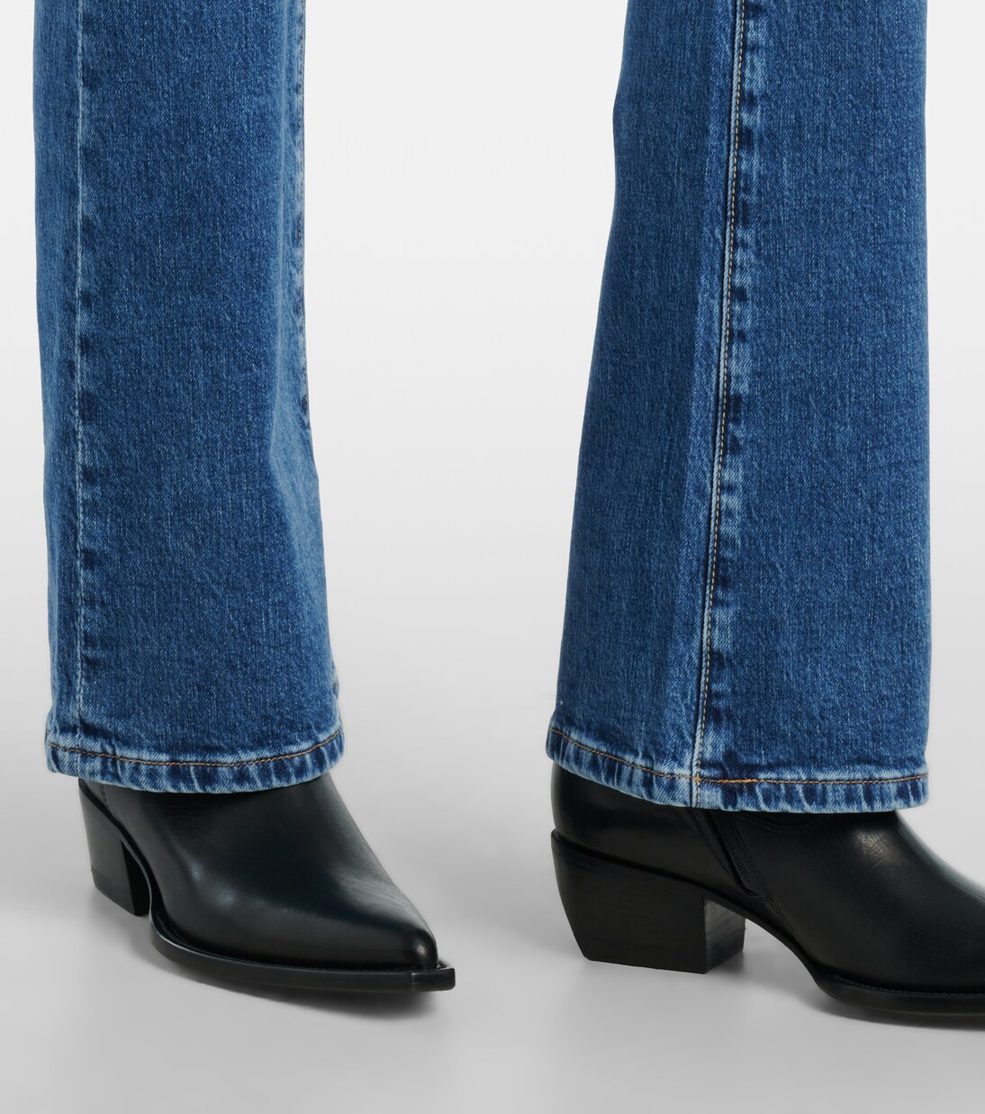 Mid-Rise Bootcut Jeans Sophie | AG Jeans