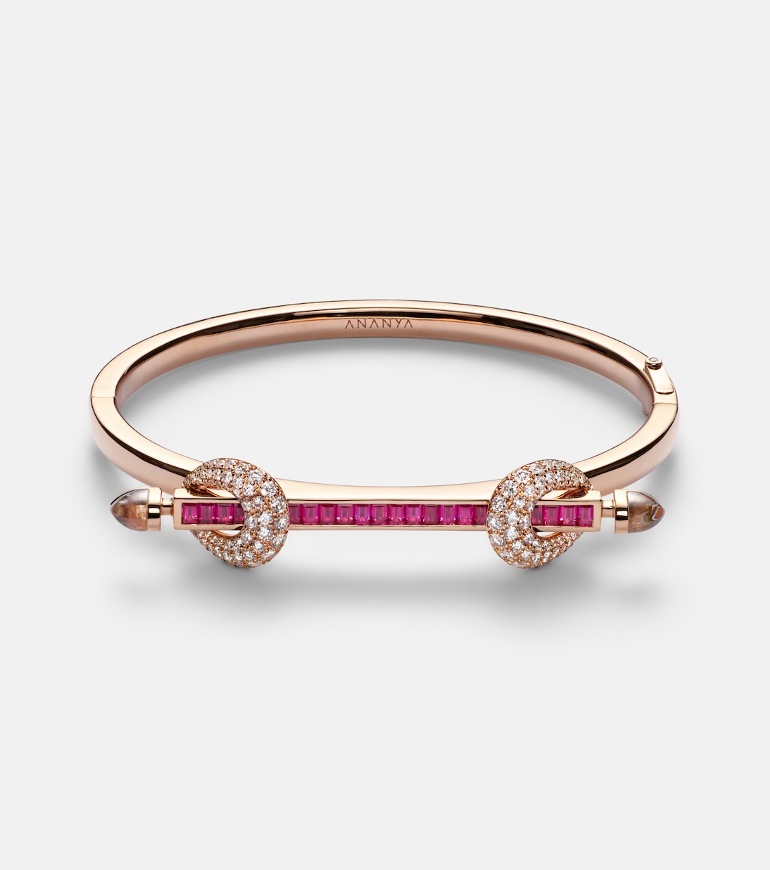 Armreif Chakra Icon aus 18kt Roségold (750/1000) mit Diamanten, Rubinen und Quarz | Ananya
