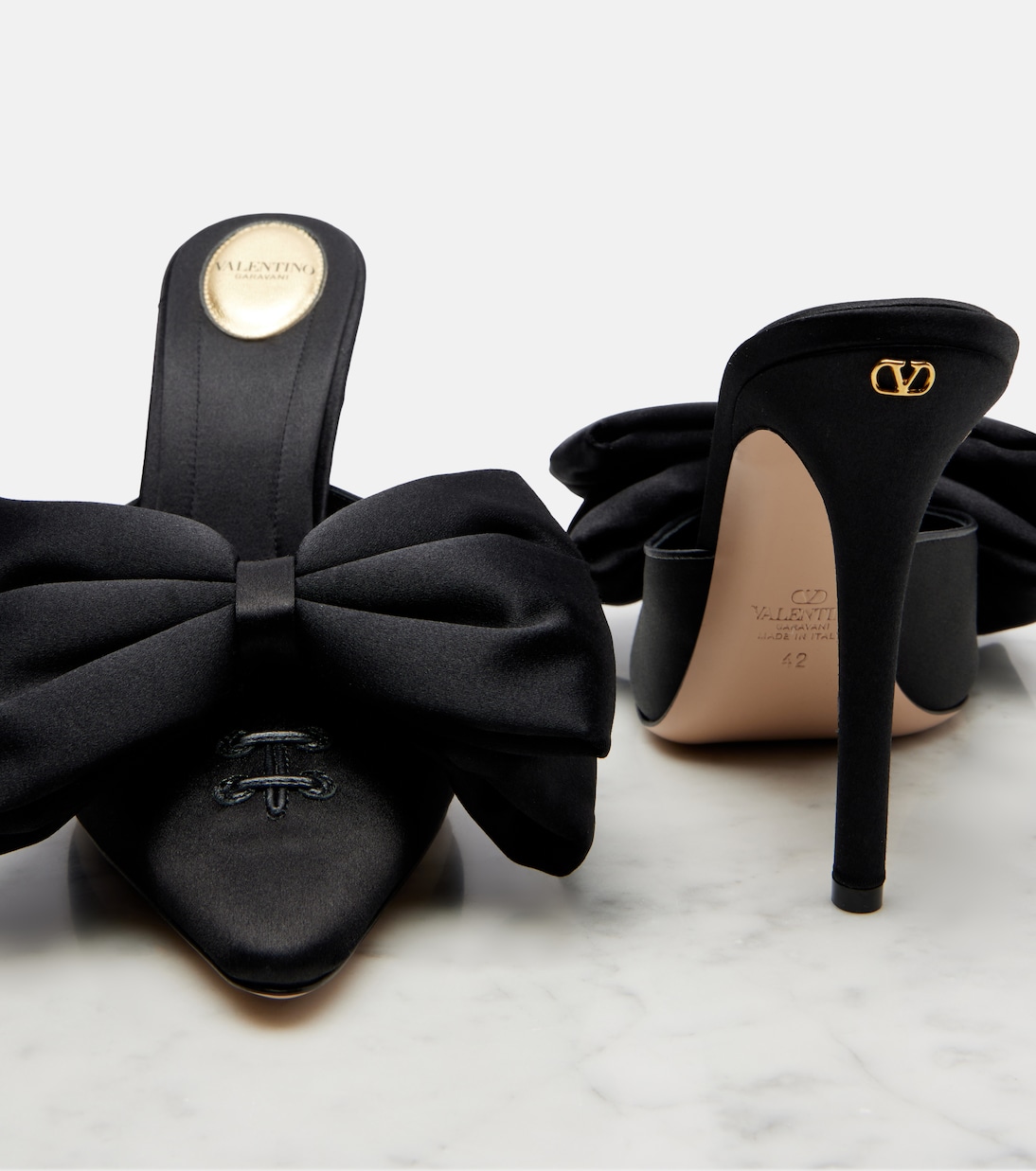 Mules Yolande 105 aus Satin | Valentino Garavani