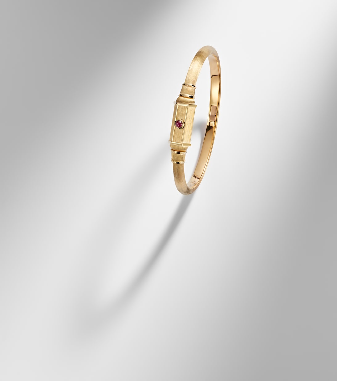 Baby 18kt gold (750/1000) locket bangle with ruby | Marie Lichtenberg