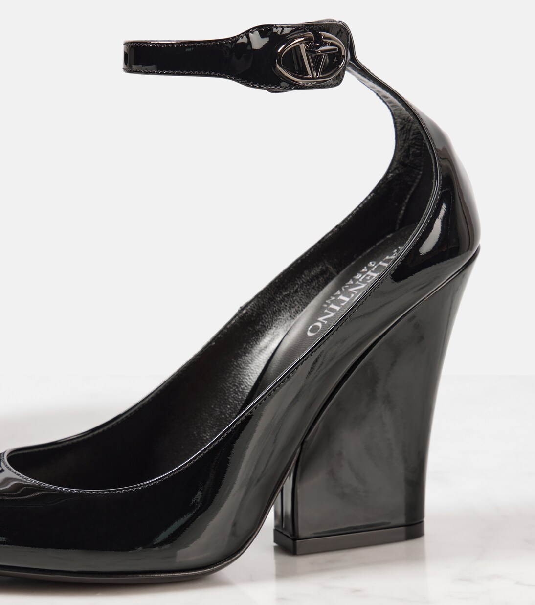 VLogo Lockette 105 patent leather wedges | Valentino Garavani