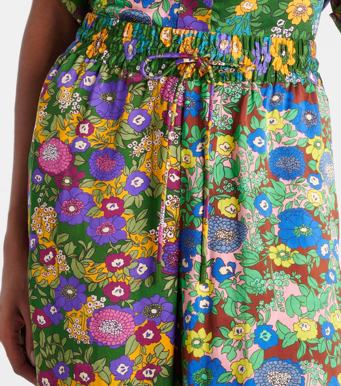 Bedruckte Hose mit weitem Bein aus Seidensatin | Alémais