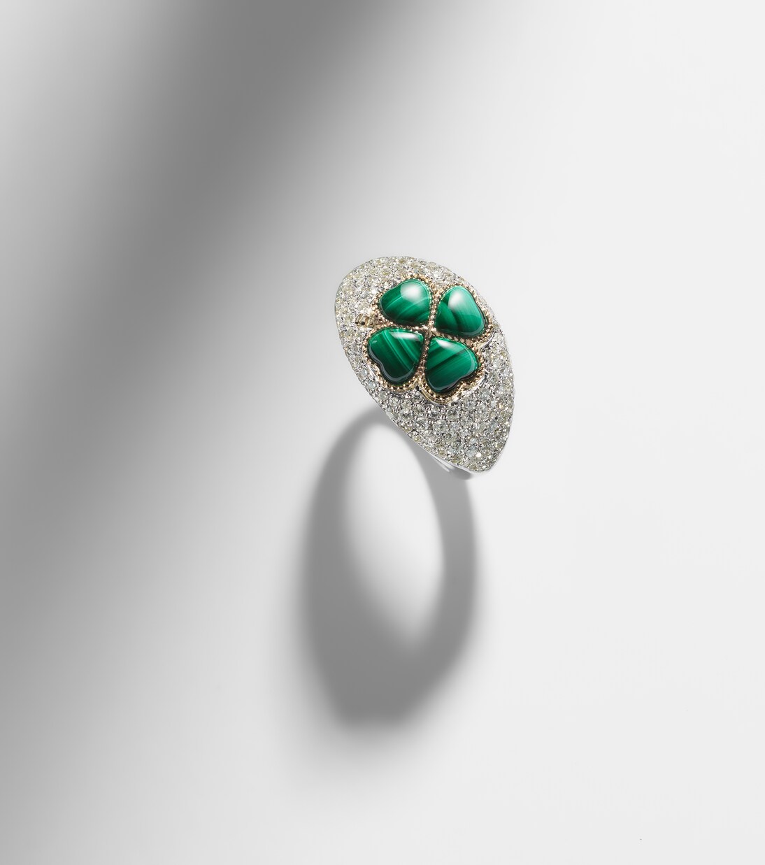 Bague en or blanc 9 ct, diamants et malachite | Yvonne Léon