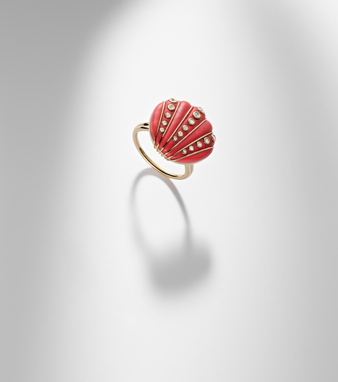 Anello Coquillage Corail in oro 9kt con diamanti | Yvonne Léon